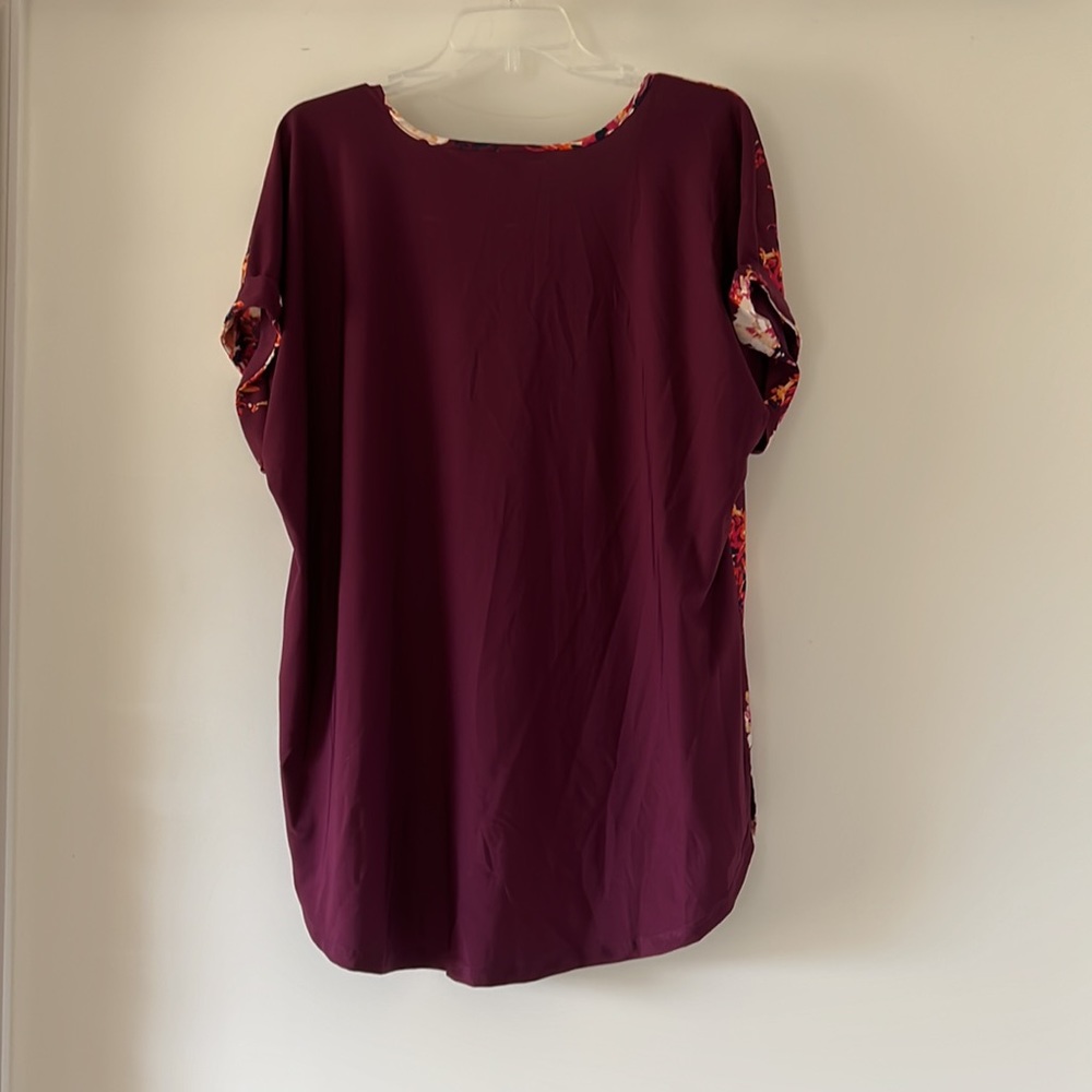 A.U.W maroon floral short sleeve blouse - Picture 2 of 4